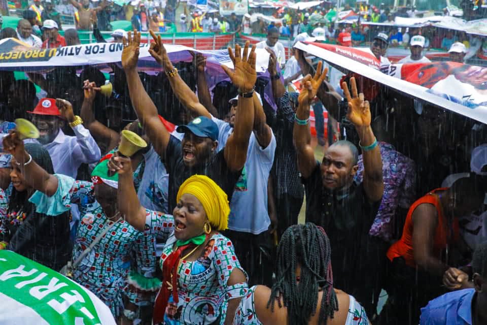 atiku's tweet photo. Bayelsa, I came to thank you for being loyal to PDP and Nigeria. The forthcoming election is about the future of Nigeria and of our youth and women. As you already know, to get Nigeria working again for #betterlife is to vote PDP. #PDPBayelsaRally https://t.co/KjbwyIRoHF