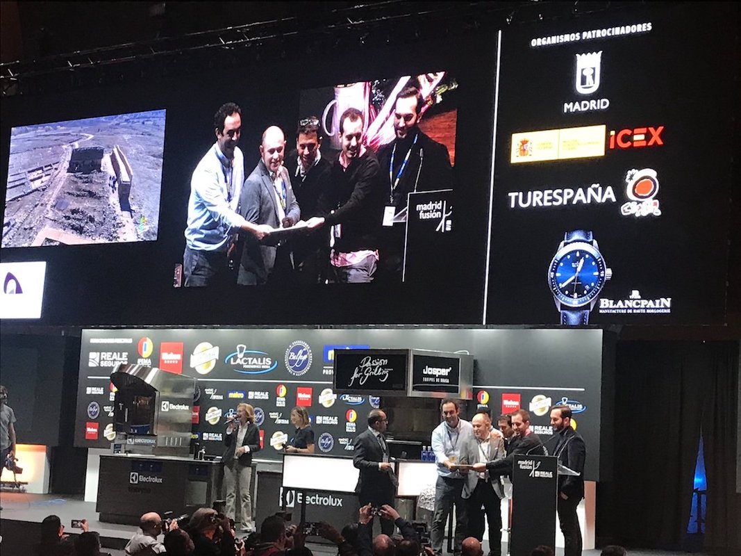 250 gramos de trufa negra llega a La Rioja por 4.000 euros. ¿Quieres saber quiénes han pujado? <a href="/VMoncalvillo/">Venta Moncalvillo</a> <a href="/Rest_ikaro/">Restaurante Ikaro</a> @FrancisPaniego <a href="/fernandohelado/">fernando saenz 🍦</a>
rioja2.com/n-128235-2-250…