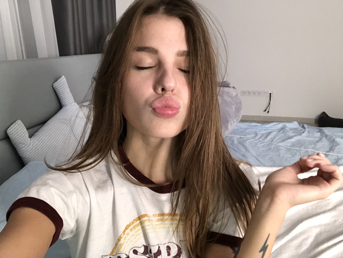 “#AniButler gorgeous ❤ https://t.co/ZXjbdaGyqC ❤ wait you #modelcam #hotcam...