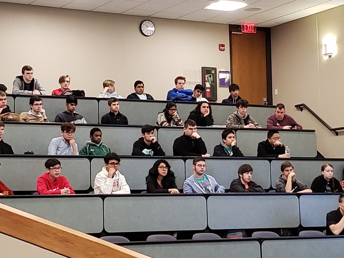 3DDMyers's tweet image. Students learning - plenty of opportunities in the area of XR #extendedreality #kenparker