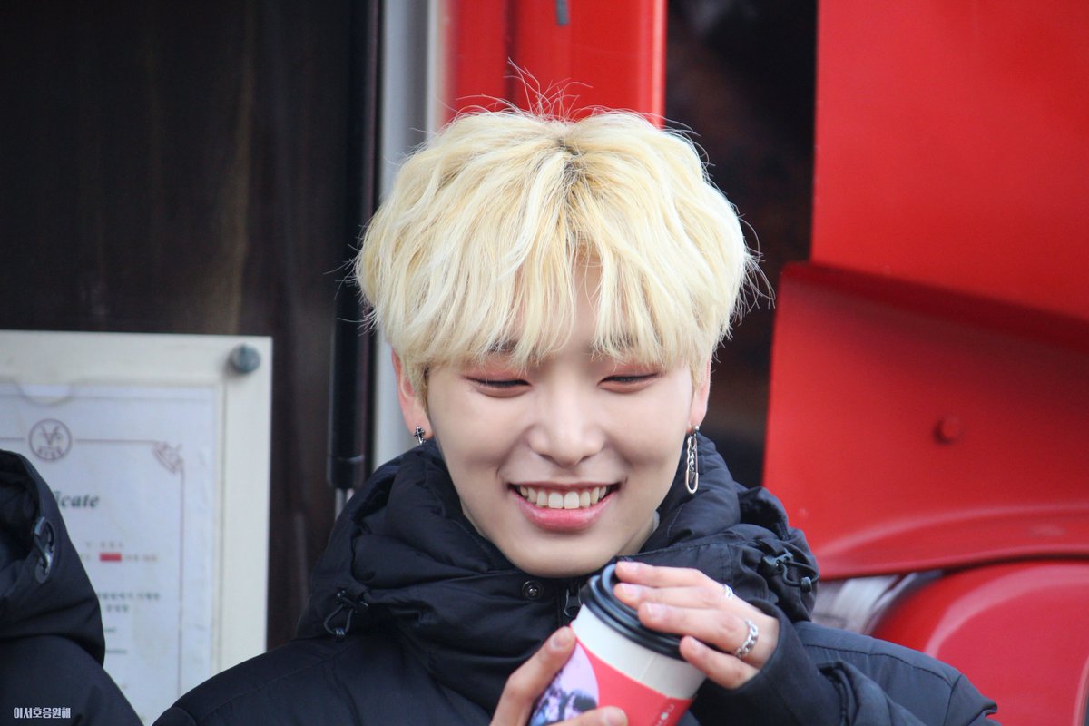 LSH_ONEUS's tweet photo. 20190129 더쇼 미니팬미팅 
#서호 #이서호 #원어스 #ONEUS https://t.co/TRWgGrIGQp