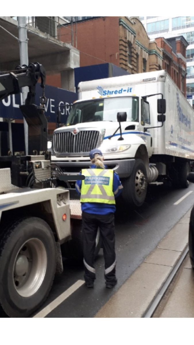 ParkingTPS's tweet photo. Rush Hour Route Campaign - Week 3 of 3. @TorontoPolice Parking Enforcement still out there with increased staff partrolling rush hours. So far 3261 tickets issued and 663 vehicles towed during campaign. Over 20 heavy trucks towed in Rush Hour @cityoftoronto #RushTO ^bm https://t.co/VGftDAfeuM