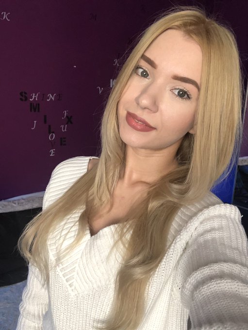 🌼Aalliss🌼 - Guess who is online???? https://t.co/uFLttjPT5n lets have some fun together https://t.co/4k8PUnJRBp