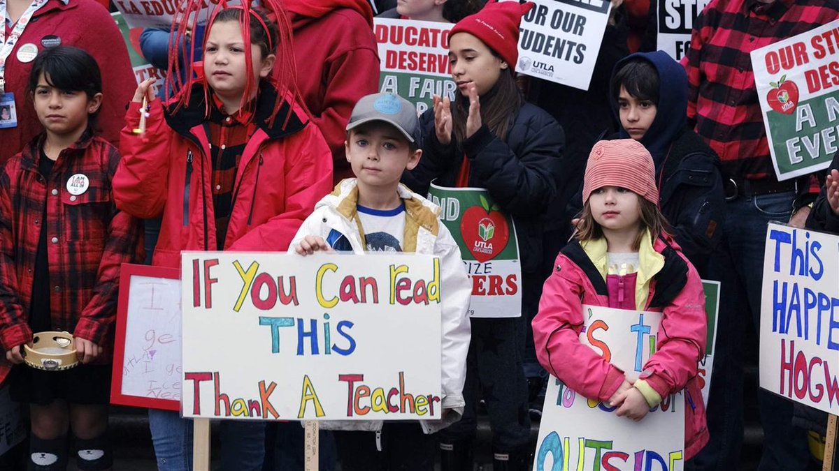 PewStates's tweet photo. Following strikes and walkouts in several states, lawmakers are gearing up to increase teacher pay and restructure education funding https://t.co/SGXnenXnmP via @squinton_states #Stateline https://t.co/w6XEKT6EpG