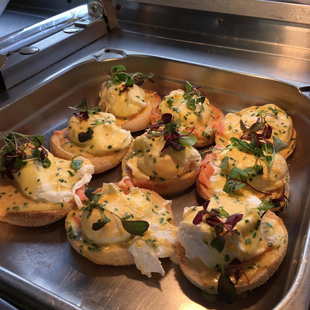 fayredo's tweet image. A hug in a muffin. 😋👌
#OnLocation #CrewCatering #LocationCatering #SetLife #Catering #Producer