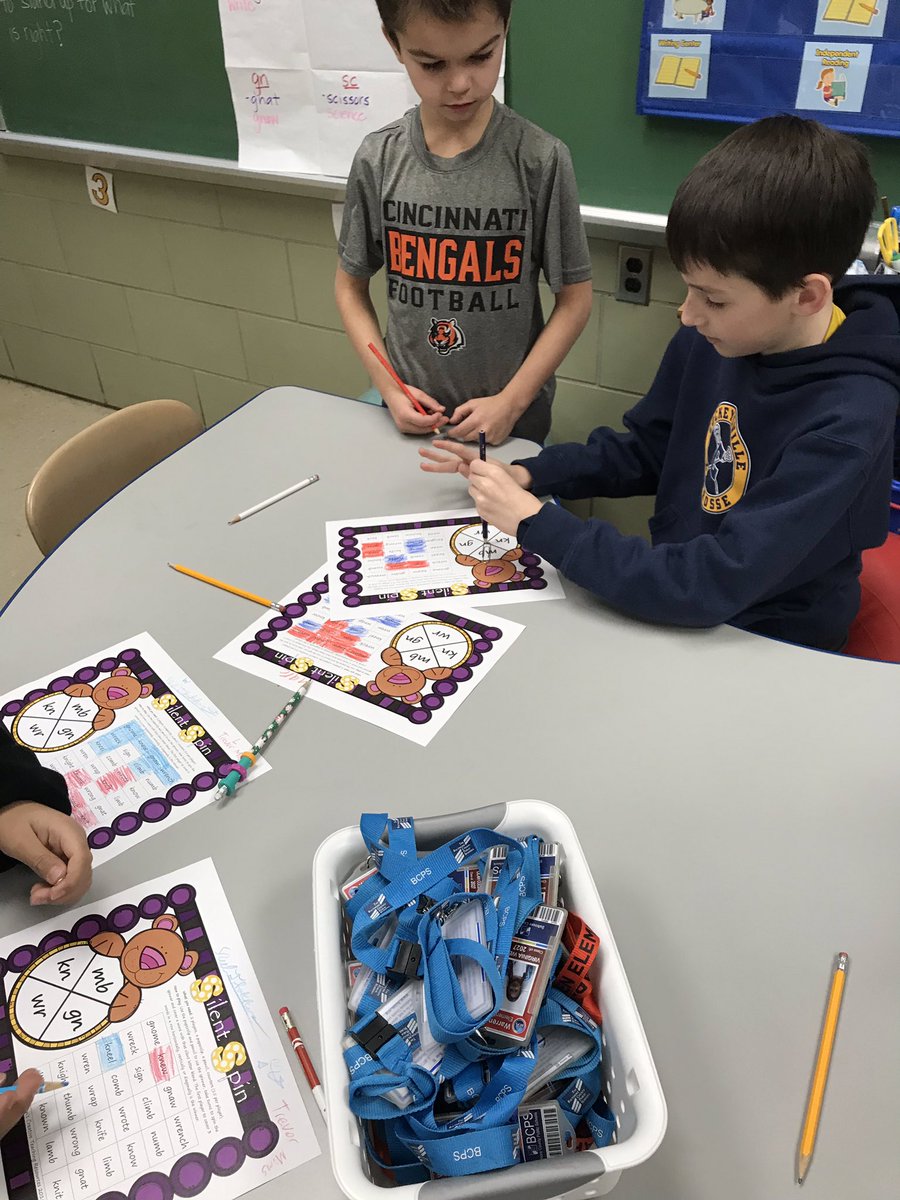 LeppertWillieES's tweet photo. Practicing silent letters by playing Spinner games! #teamwork #wordwork @Sargiriadi @lisadingle5 @WarrenES_BCPS @BCPS_ELA https://t.co/webNpI5ElG