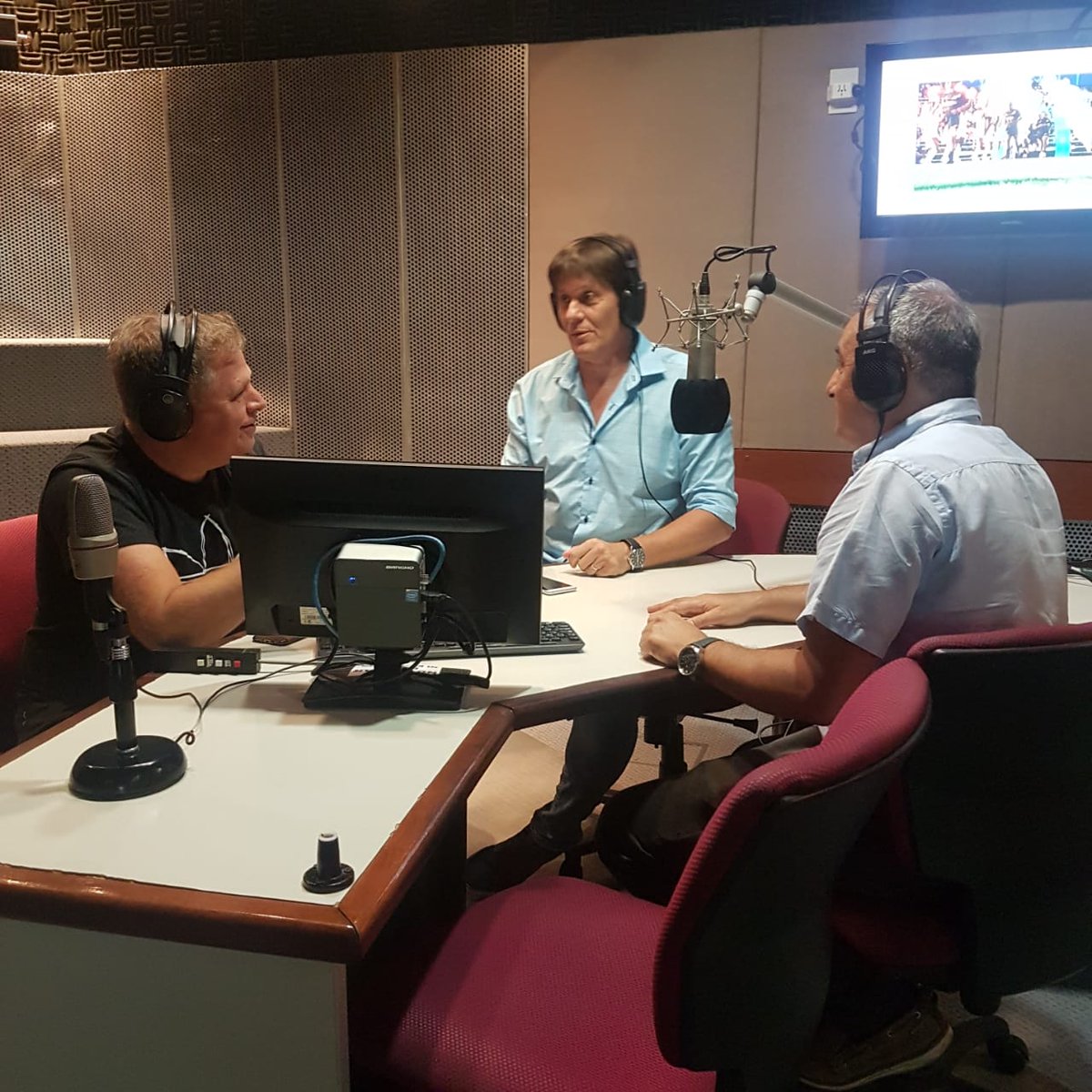 JogoBonitoMedia's tweet photo. Calentando motores...
El lunes vuelve @JogoBonito2019!!! 

Desde las 9.00hs los esperamos en la 94.7 con toda la información deportiva y más https://t.co/WHcT1kG2UO