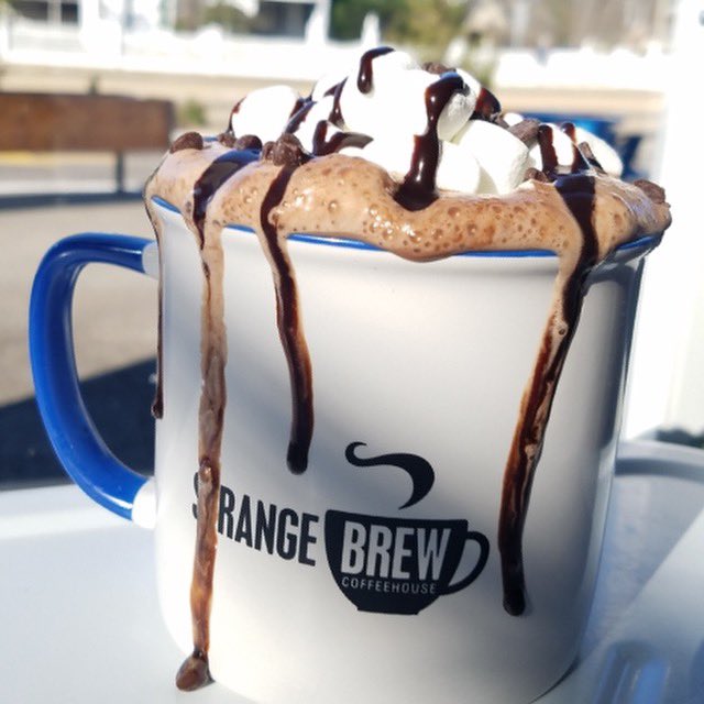 SBCoffeehouse's tweet photo. Little full... lotta chocolate π Perfect way to warm up on a not so snowy day ! #NutellaHotChocolate https://t.co/wUpEc0hbh5