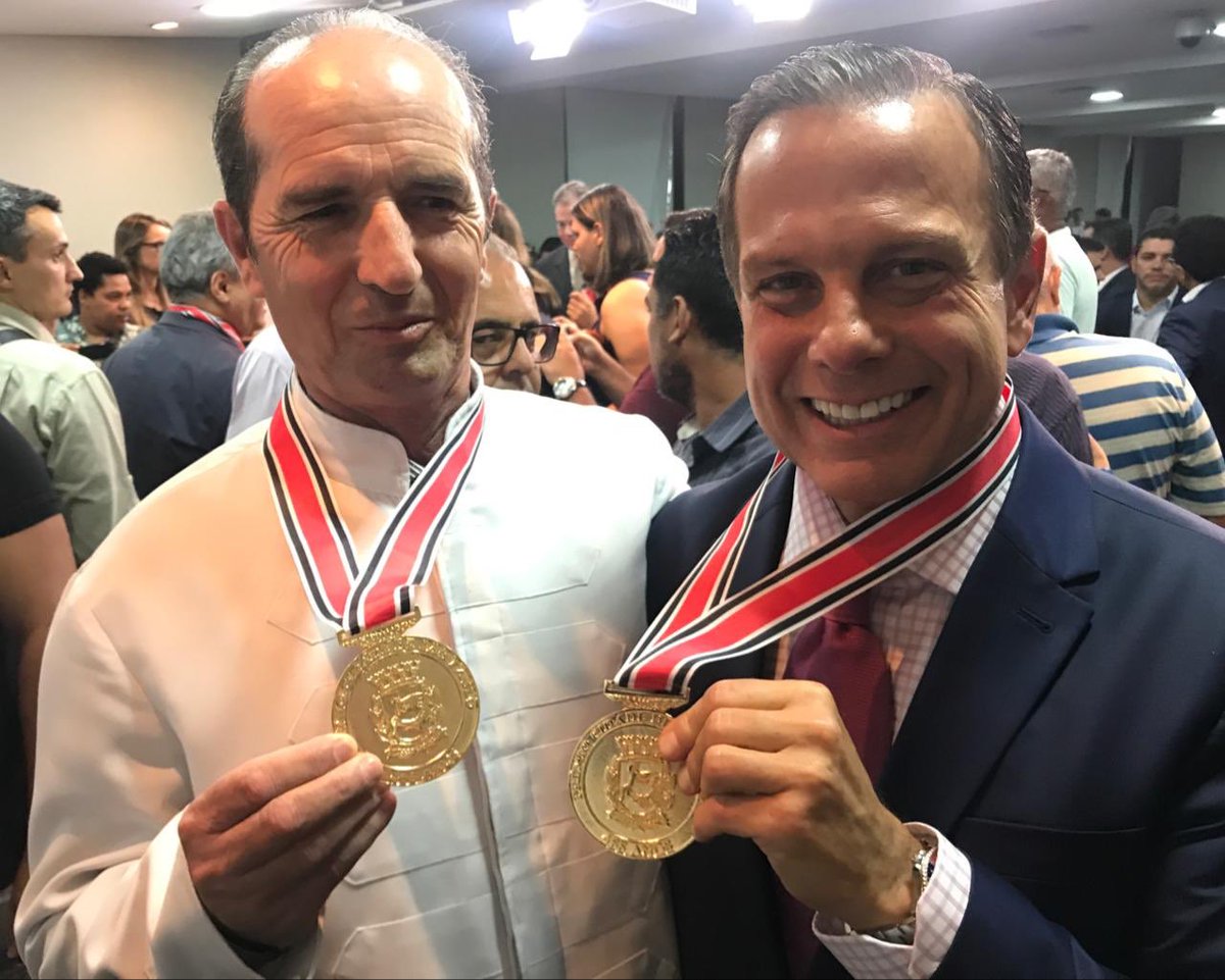 jdoriajr's tweet photo. Uma honra receber o Prêmio Cidade de São Paulo ao lado de servidores como o Sr. Arnaldo. Obrigado, @brunocovas, e parabéns pela iniciativa. https://t.co/FQ1p2GHT28