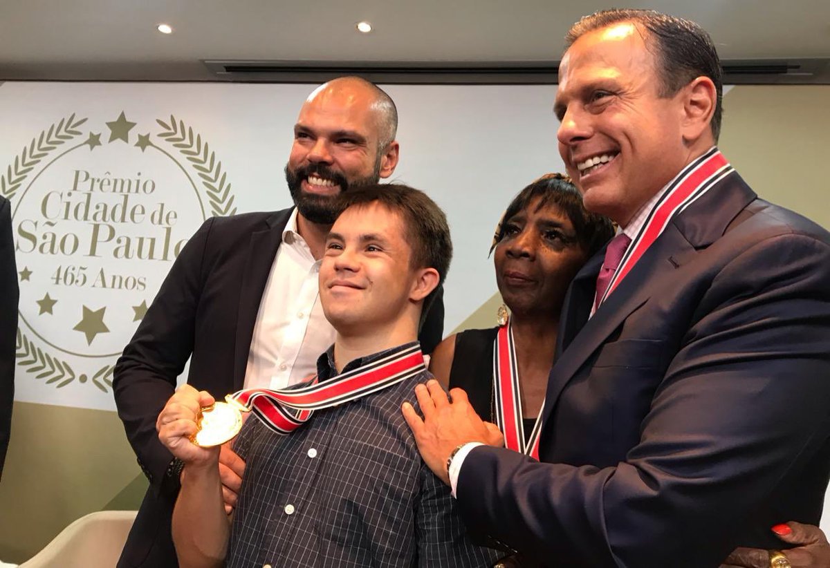 jdoriajr's tweet photo. Uma honra receber o Prêmio Cidade de São Paulo ao lado de servidores como o Sr. Arnaldo. Obrigado, @brunocovas, e parabéns pela iniciativa. https://t.co/FQ1p2GHT28