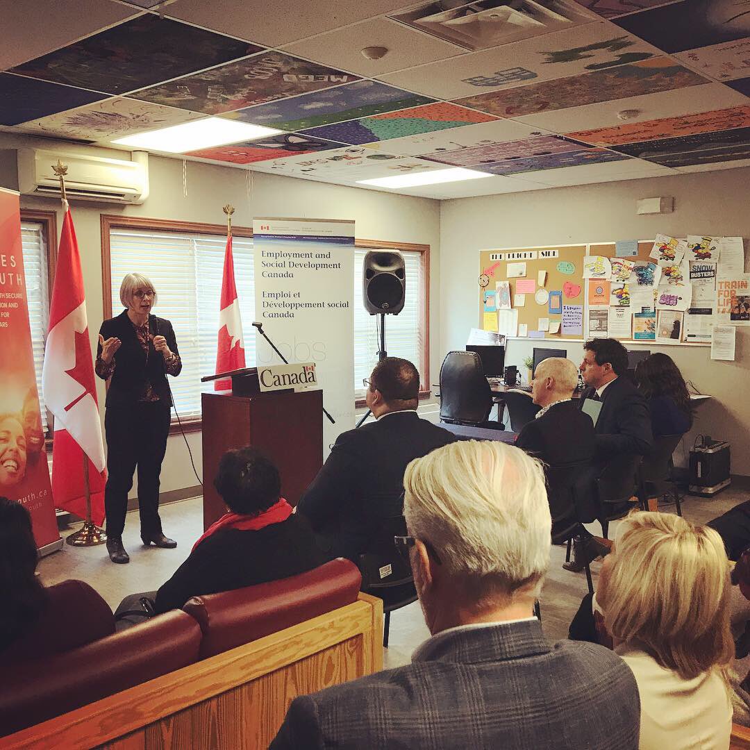 PattyHajdu's tweet photo. @choicesforyouth croit que tous les jeunes méritent une #justechance au succès.
Aujourd’hui, @NickWhalenMP et moi avons annoncé un financement qui donnera à 450 jeunes de St. John’s le soutien nécessaire pour leur transition vers le marché du travail ou le retour aux études. https://t.co/feb69yK7L9