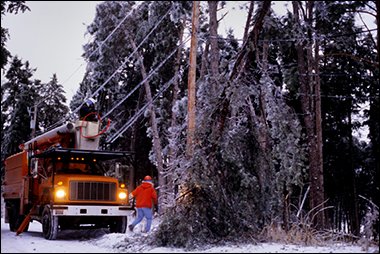 NSCsafety's tweet photo. Check out this resource page from @OSHA_DOL discussing "cold stress" and steps you can take to keep your workers safe in frigid weather: https://t.co/kZ0fJhBbiX https://t.co/a2m7cZwXD2