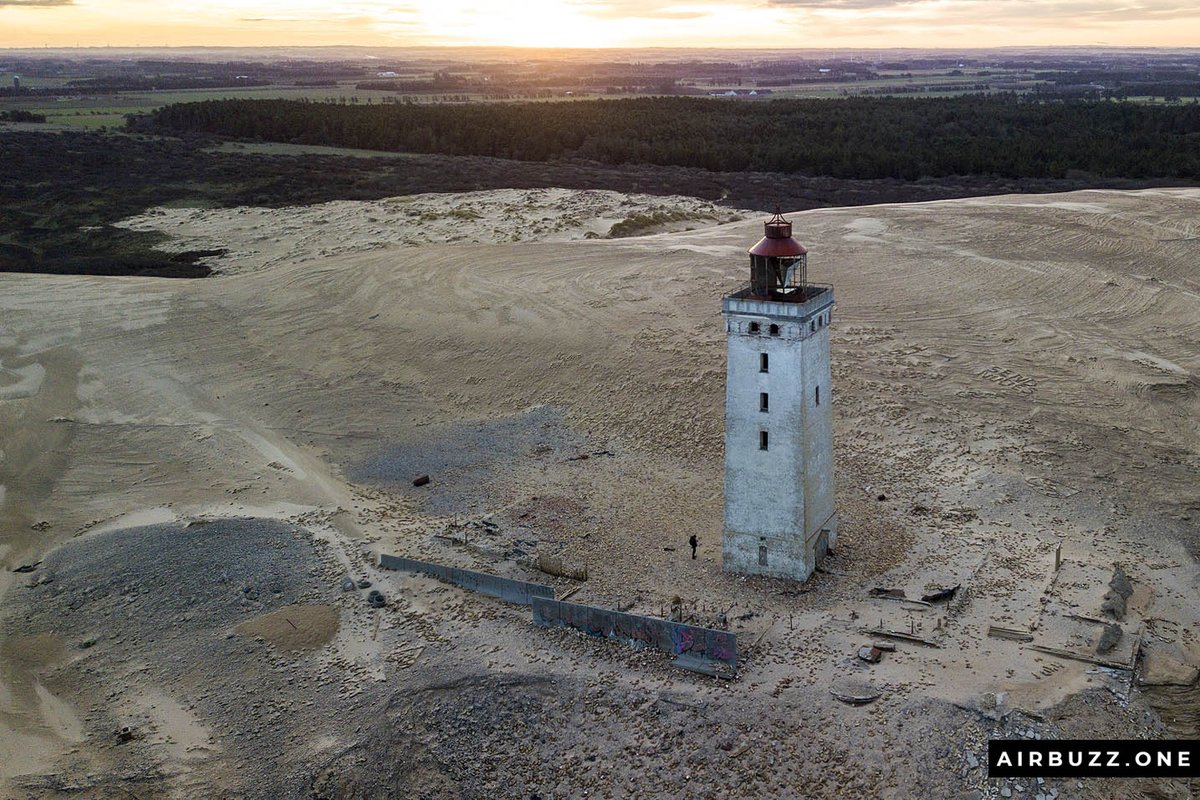 mrnorue's tweet photo. Rubjerg Knude Fyr – An abandoned lighthouse in Denmark that soon will be gone! https://t.co/NvcNAE6Qr2 #drone #rubjergknudefyr #rubjerg #djimavic #abandoned #lighthouse #droneblog #bestdronepics https://t.co/nhY2YwGrHy