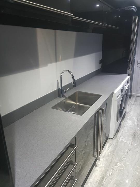 HawdonSurfaces's tweet image. Third time back to this beautiful house 😍🔥
Kitchen ✅
Utility ✅
Hallway ✅

Contact Scott for a free quote:
⭐Info@Hawdonworksurfaces.com 
⭐07848869222
⭐HawdonWorkSurfaces.com

#HawdonWorkSurfaces #LoyalCustomers #Bespoke #Luxury #Seamless #Corian #SolidSurface #Kitchens