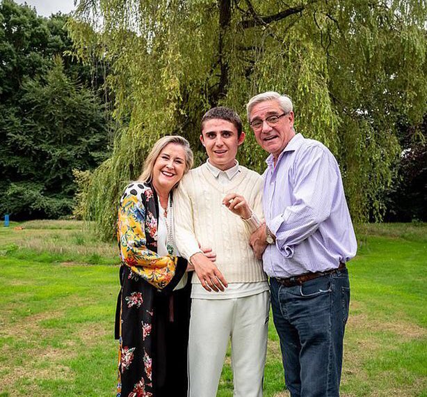 stephanddom's tweet image. After spending most of today reading through all the wonderful comments and messages we have received after last night’s #StephandDomCannabis we can honestly say we feel less daunted and more positive of this fight than ever before, thank you all so very much #Chinchin!