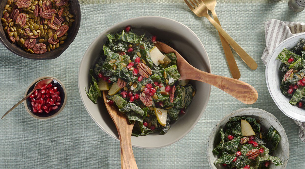 Your kale is about to get kicked up a notch with this twist on the traditional Caesar. With sweet pear, crunchy roasted pecans, a sprinkle of pomegranate seeds and Mother Raw Caesar dressing, its like a symphony of superfoods in a bowl! 
Full recipe: motherraw.com/blogs/recipes/…