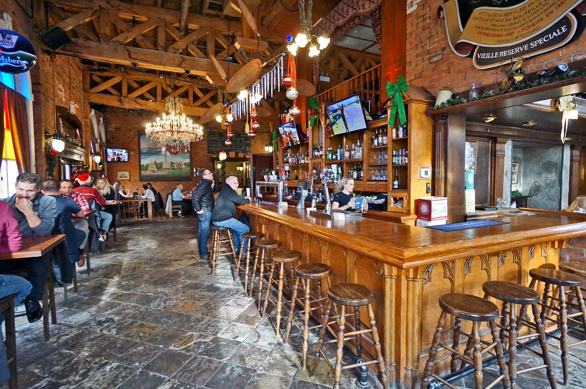 Unique_HamOnt's tweet photo. Let Powerhouse be your Superbowl Headquarters! 🏈
A $40 ticket (tax included) to our Feb 3rd event comes with 4 drink tickets, a half time buffet, prizes and squares, and most importantly – football on a 109” giant screen tv! 
TICKETS 👉 https://t.co/poYtsXssrc #HamOnt https://t.co/zHV0l1szkU