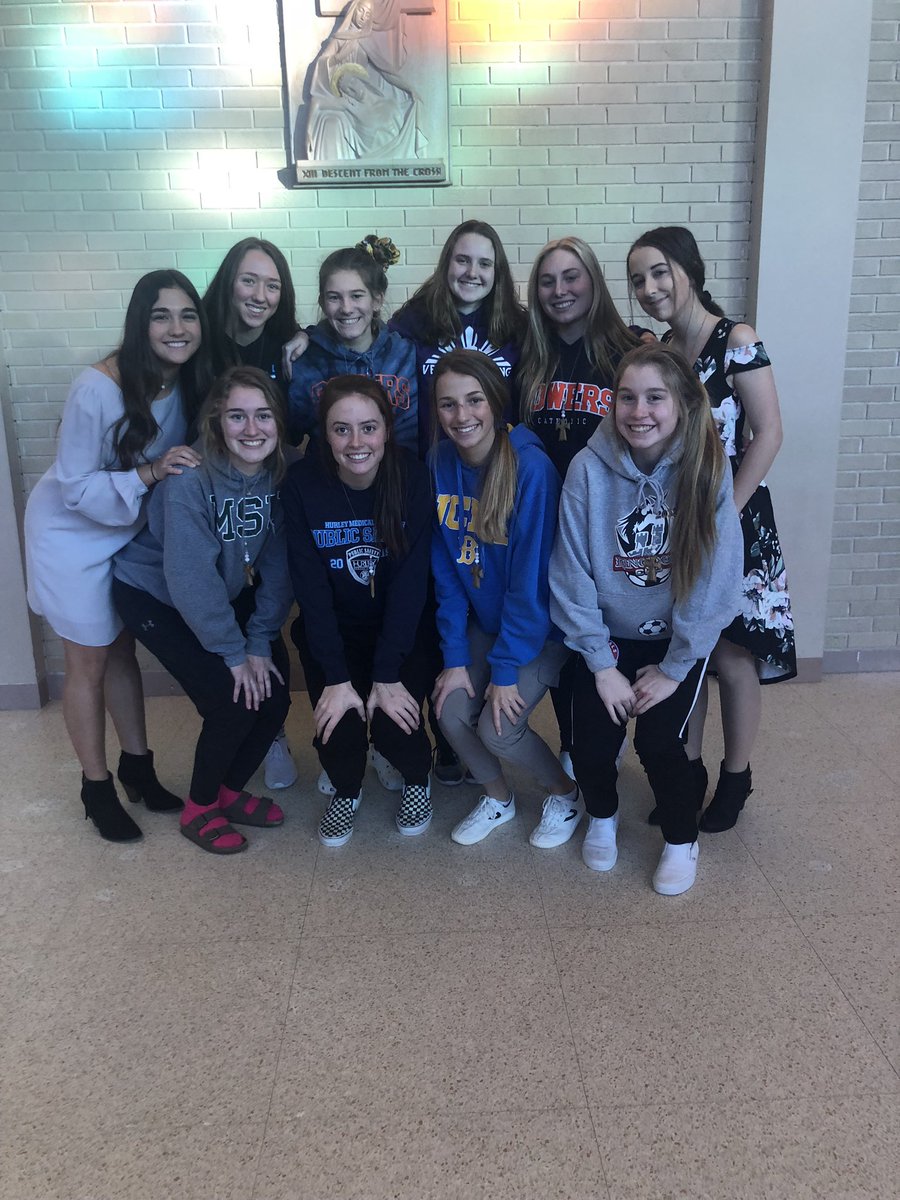 pyrett02's tweet photo. happy birthday @emmamurlick !! thanks for being a great person and kairos leader !! i hope you have the best day😽💛 https://t.co/B80xX7NL3Q