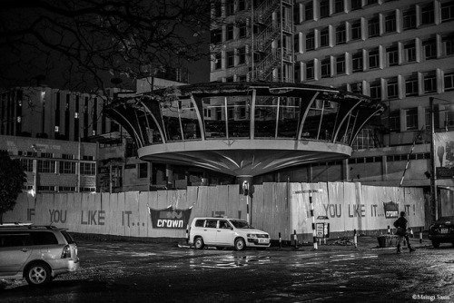 This picture from @MsingiSasis absolutely devastates me. A huge architectural loss for Nairobi. The slow death of the Florida 2000 nightclub designed by Hughes and Pilkinghorne, which used to be a woman led architectural firm in Nairobi. It no longer exists.