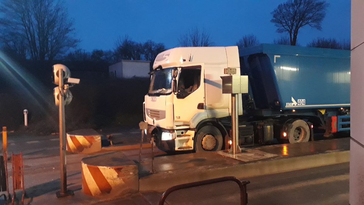 Dernières betteraves receptionnées <a href="/Tereos/">Tereos</a> Attin juste avant l'arrivée de la neige. Bravo et merci aux équipes, aux chauffeurs,  aux coopérateurs et à la météo, globalement clémente cette année.