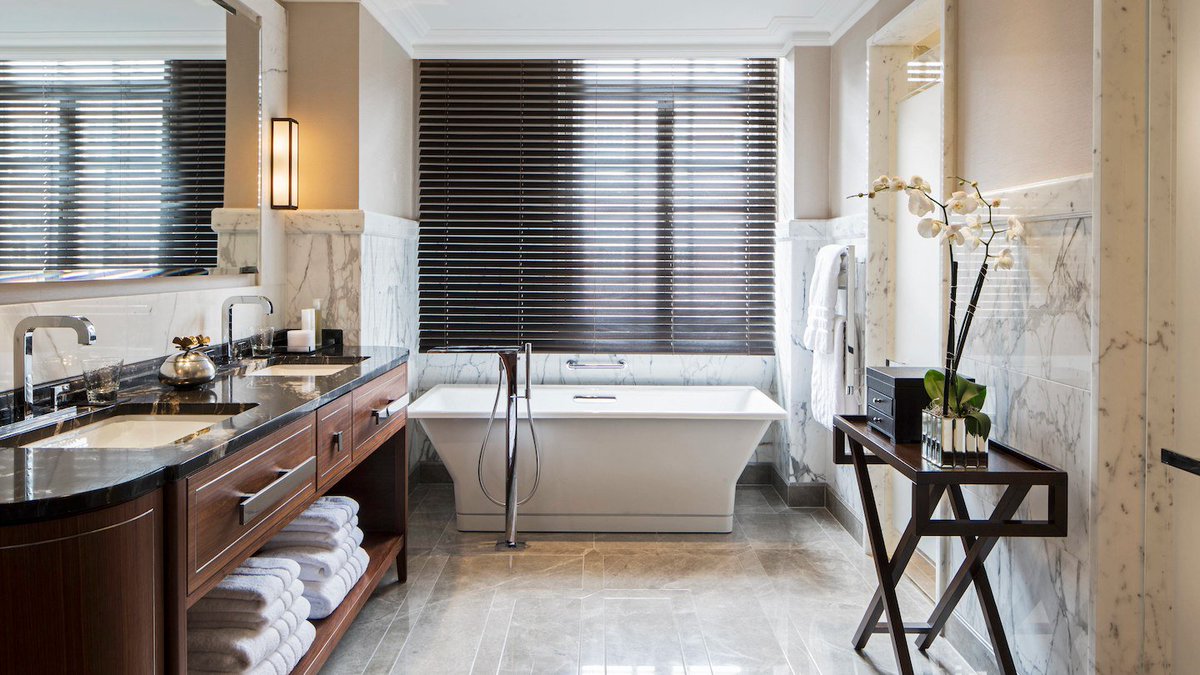 MSToursTravels's tweet photo. Coming to London to enjoy shopping, walks in Hyde Park or fancy meals?
Book JW Marriott Grosvenor House with MS Travels today.
@Grosvenor_House
#mstoursandtravels #vacations #travel #luxury #hotel #uk #london #shopping #hydepark #holiday #stay #deal #book #call #tuesdaythoughts https://t.co/mvzEhadsFX