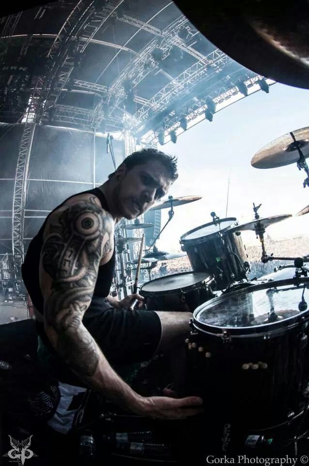 sepularmy's tweet photo. Happy B-Day To Our Bestial Drummer @eloycasagrandee Parabéns!!!♠️ #EC28 https://t.co/EBvSaXEoxj