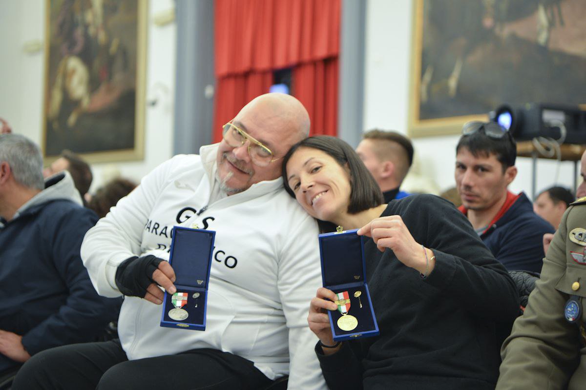 #29Gennaio in Campidoglio la consegna delle benemerenze al Valore Atletico.
Premiati gli atleti del <a href="/GSPDifesa/">GSPD</a>: medaglia di argento 🥈 per il Ten. Col. Giuseppe Campoccio, rientrato in servizio nel Ruolo d’Onore come atleta paralimpico, oro🏅al C.le magg. ca. Monica Contraffatto