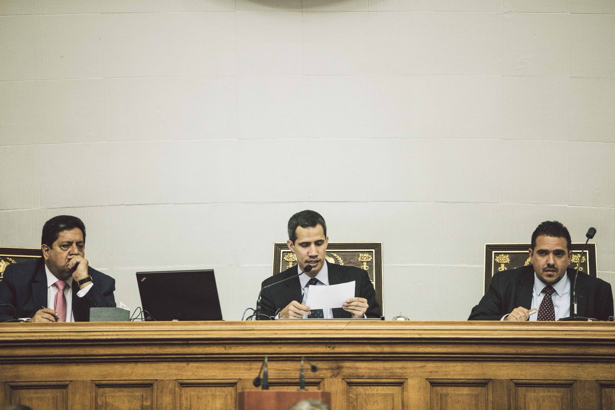 jguaido's tweet photo. #Atención formalmente solicito autorización a la @AsambleaVE para designar a los legítimos representantes diplomáticos de los venezolanos en: 
Estados Unidos de América 
Argentina 
Colombia 
Panamá 
Costa Rica 
Ecuador 
Chile 
Honduras 
Canada 
Peru
Y ante el Grupo de Lima https://t.co/YR5bMpaHdZ