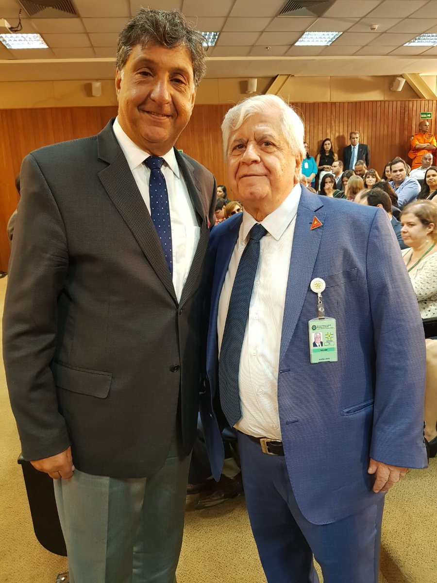 FEHOESP's tweet photo. O presidente da FEHOESP, Yussif Ali Mere Jr, participa hoje de cerimônia de lançamento das comemorações aos 20 anos da Anvisa, em Brasília.
Nas fotos, Yussif posa com o ministro da saúde, @lhmandetta , e com o diretor-presidente da Anvisa, Willian Dib.
#FEHOESP360 https://t.co/N6hfPx2ccC
