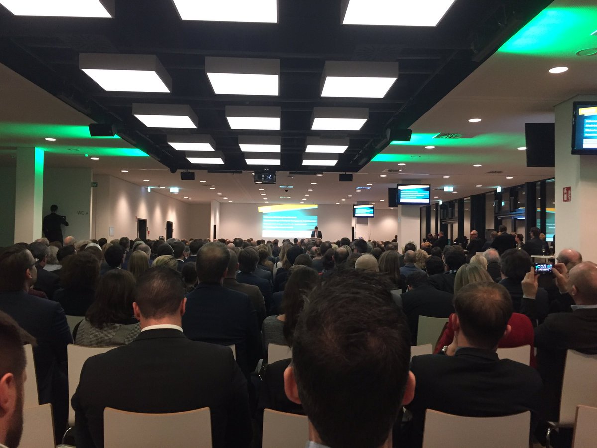 #FOM Rektor Prof. Dr. Burghard Hermeier bei der Eröffnung der Dozierendenvollversammlung der <a href="/FOMHochschule/">FOM Hochschule</a> #doztage19