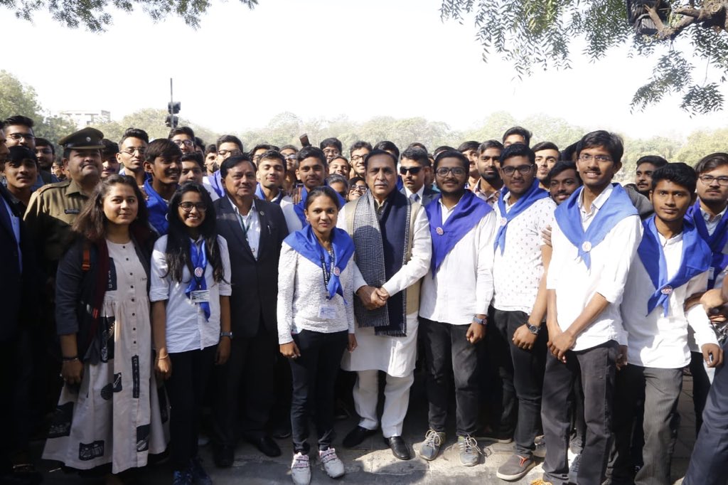 NssLdce's tweet photo. #NSSLDCE volunteers welcomed Honourable Chief Minister @CMOGuj at the 21st Student Conevention of ISTE at L D College of Engineering today! @_NSSIndia @YASMinistry @kamalkumarkar @PMOIndia @BhupendraSinh1 @GTUoffice @nssgujarat https://t.co/jRTCybIdjN