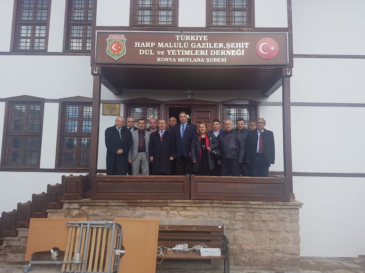 RefikSerttas's tweet photo. Konya milletvekili ⁦@senerabdullatif⁩ Abdüllatif Şener bey, Karatay belediye başkan adayı Mehmet Şeflek bey ve Karatay ilçe yönetimi ile Gazilerimizi ziyaret... https://t.co/LnrxSC2yHP