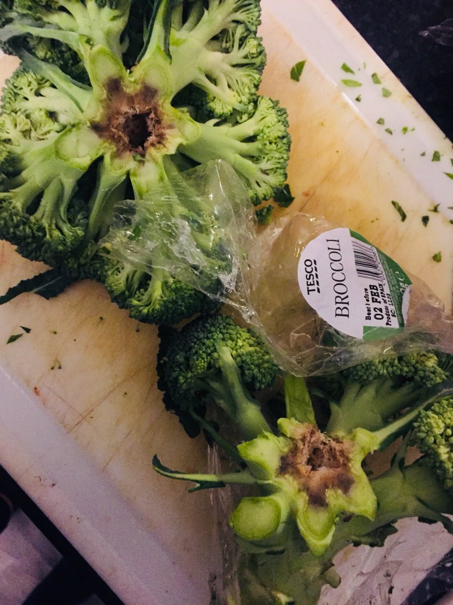 Please make sure you throughly check your produce before cooking or eating guys! A spider came out of this one on my chopping board🤢 <a href="/Tesco/">Tesco</a>