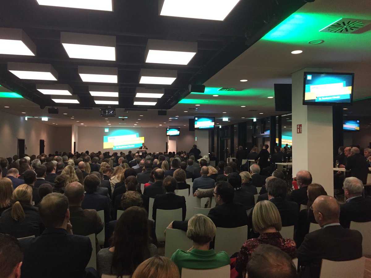 #FOM Kanzler Dr. Harald Beschorner zu aktuellen Forschungsergebnissen aus dem Themenfeld #Digitalisierung &amp; #Präsenzlehre #doztage19