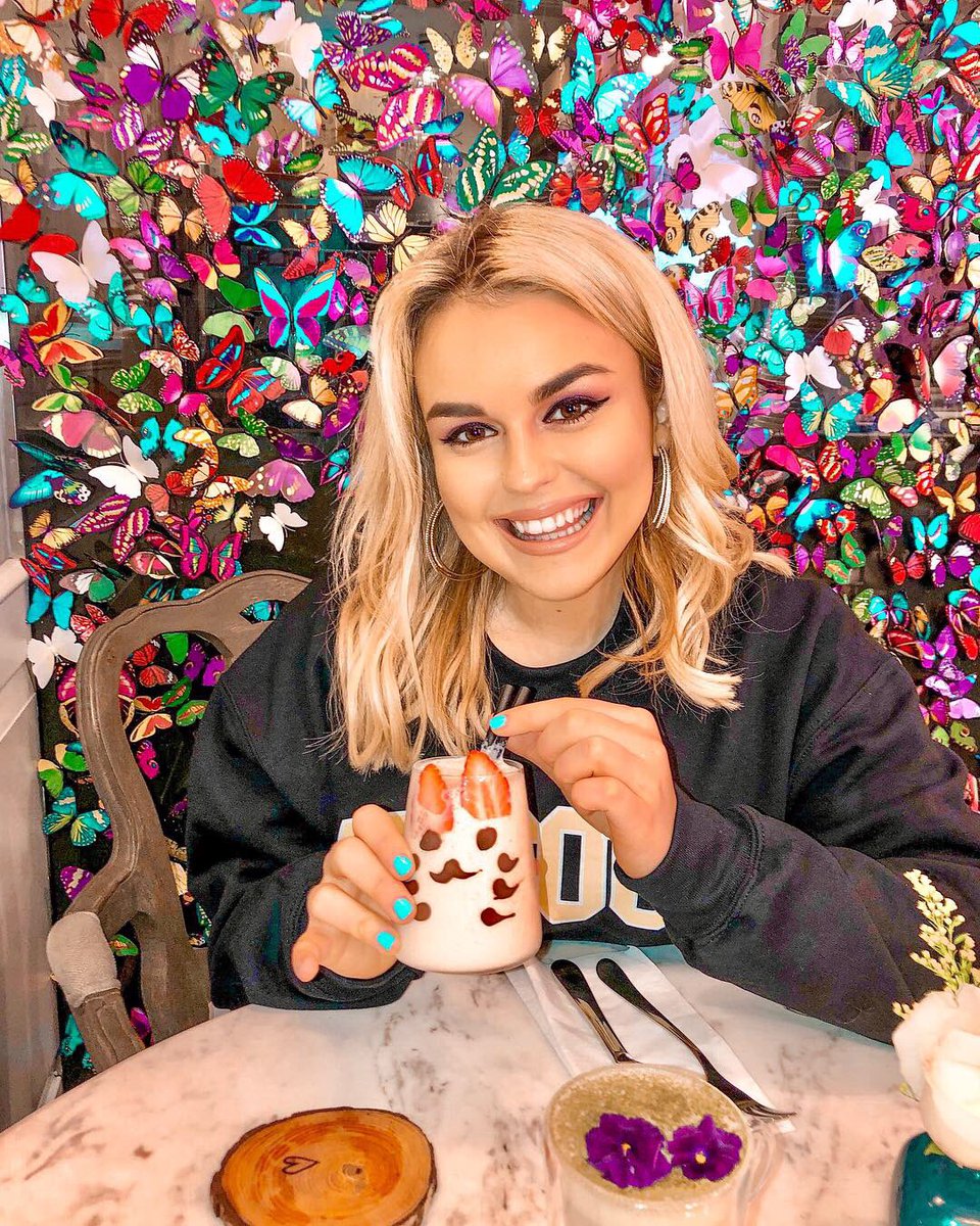Tallia_Storm's tweet photo. Took my baby bro for Afternoon Tea today after rehearsals and it was bliss 💖 Family time really is everything 💕💕💕✨✨✨🌸🌸🌸🌸 @BongoZach @LetoCaffe https://t.co/LxeeK0qFy9