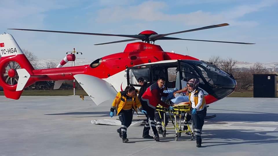 Geçtiğimiz günlerde şehrimize kazandırılan ve #Türkiye'de 17 ilde bulunan ambulans helikopterimiz ilk görevini yerine getirdi. #Divriği'de rahatsızlanan vatandaşımız yarım saat içerisinde #Sivas Cumhuriyet Üniversitesi'ne nakledildi. Allah devletimize zeval vermesin.