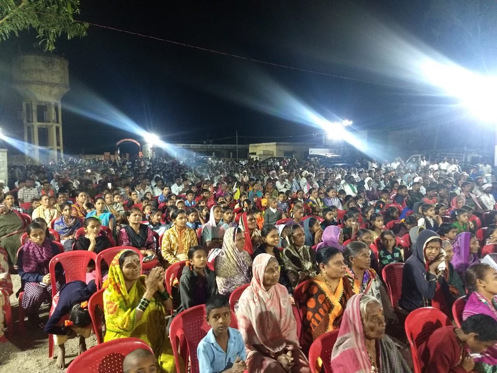 astitvam's tweet image. Third program of the day was excellent with again very huge crowd at #Mantoor Hubli. People plunged to buy stickers. Considerable number of women audience was really motivating!
Youths are rushing to enroll themselves for our #Modidooth campaign.
#TeamModi
@narendramodi