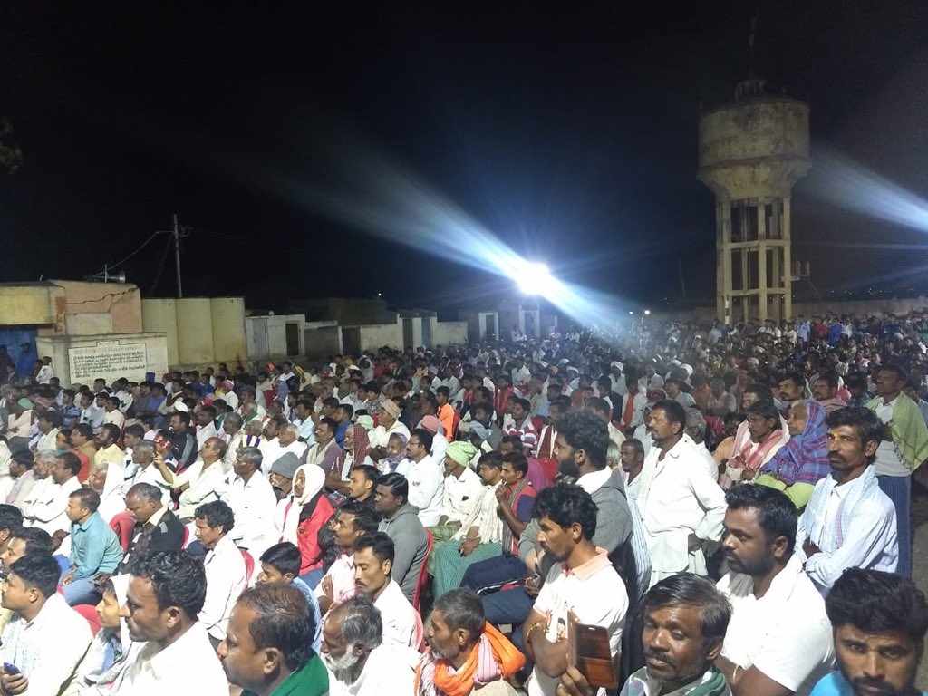 astitvam's tweet image. Third program of the day was excellent with again very huge crowd at #Mantoor Hubli. People plunged to buy stickers. Considerable number of women audience was really motivating!
Youths are rushing to enroll themselves for our #Modidooth campaign.
#TeamModi
@narendramodi