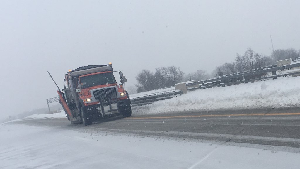 mspbayregion's tweet image. A big SHOUT OUT to our road crews! Thank you for all you do to keep our roads clear, especially during these big snow events! Keep an eye out for the plows, give them some room. @MDOT_Bay @MDOT_West @MDOT_MetroDet @MDOT_Southwest @MDOT_LanJxn @MDOT_A2 @MDOT_Traverse @MDOT_UP 👍