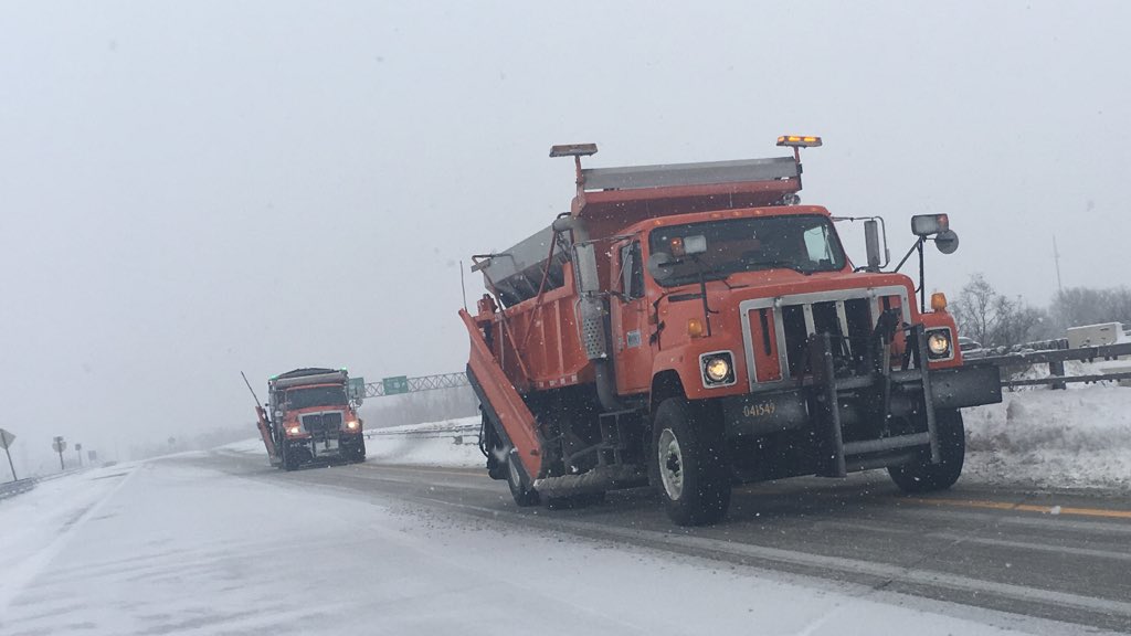 mspbayregion's tweet image. A big SHOUT OUT to our road crews! Thank you for all you do to keep our roads clear, especially during these big snow events! Keep an eye out for the plows, give them some room. @MDOT_Bay @MDOT_West @MDOT_MetroDet @MDOT_Southwest @MDOT_LanJxn @MDOT_A2 @MDOT_Traverse @MDOT_UP 👍