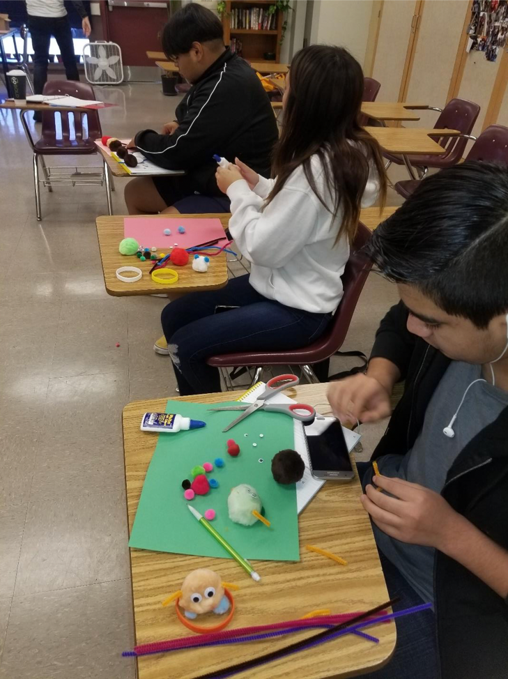 TillysLC's tweet photo. #TLC students at #OceanViewHS change their perception of fear via discussion, journaling and art in our #IAmFearless class. #IAmCourageous #PhaseTwo #WeLoveOurTeens #TillysLifeCenter https://t.co/VWNlbpyqUM