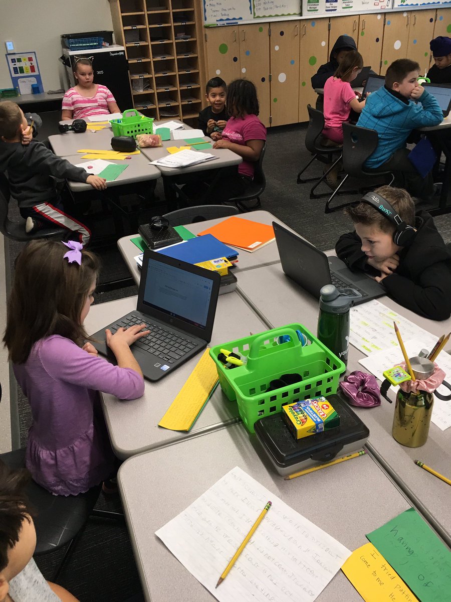 PrincipalPaulC's tweet photo. 2nd grade at Jefferson Elementary. Mrs Petersen’s class working on replacement activities. #hack_r. @NNUDoceo @MaureenSeidel https://t.co/gqzD59IJrt