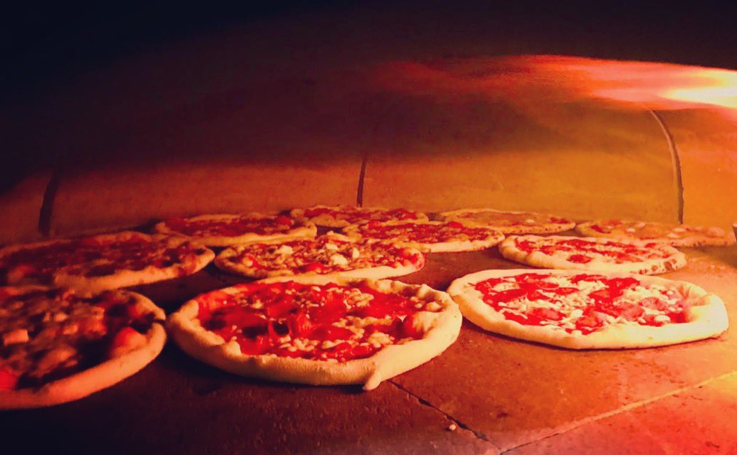 BOCOdublin's tweet photo. 1 Oven 11 Pizzas Sizzling ... Keepin' it warm tonight
#pizza #lovindublin #bocodublin #pizzadublin #instafood #dublin #cheers #foodporn #CraftBeerLover #blogger #dublinfoodie #popup #VisitDublin #instabeer #blogger #craftnotcrap #veganireland #dublineats cplantbased https://t.co/x2mN5Jz1VI