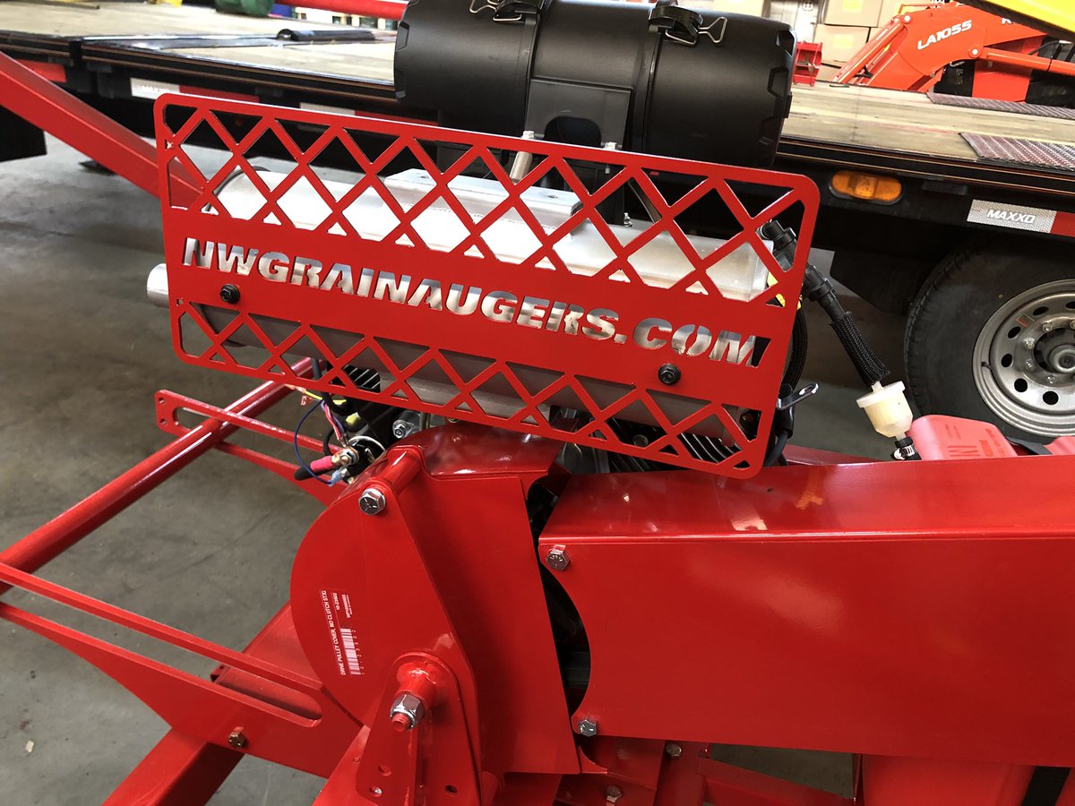 TandSSales's tweet image. When you forget to order muffler heat shields on your @KOHLERPower motors but need something for your show, you improvise. Even color matched to the units. #cscf @AgGrowthIntl @DuclosJody