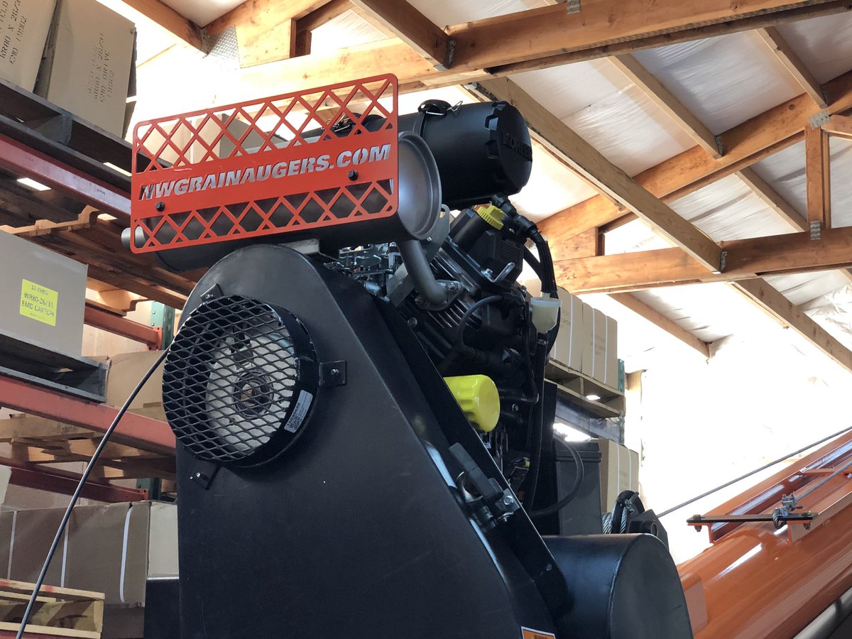 TandSSales's tweet image. When you forget to order muffler heat shields on your @KOHLERPower motors but need something for your show, you improvise. Even color matched to the units. #cscf @AgGrowthIntl @DuclosJody