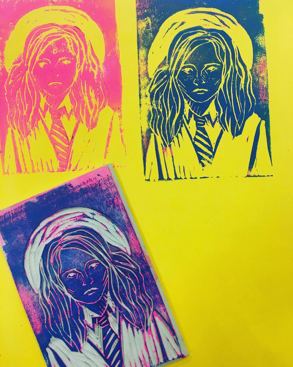 mschnetzer_GHS's tweet photo. @GreenWavePride Linoleum printmaking requires students to not only think in reverse, but also consider how line, shape, and negative space work together to complete a solid composition! #linocut #linoleum #printmaking #artclass #ghsvisualarts https://t.co/0qw7pBt5t3