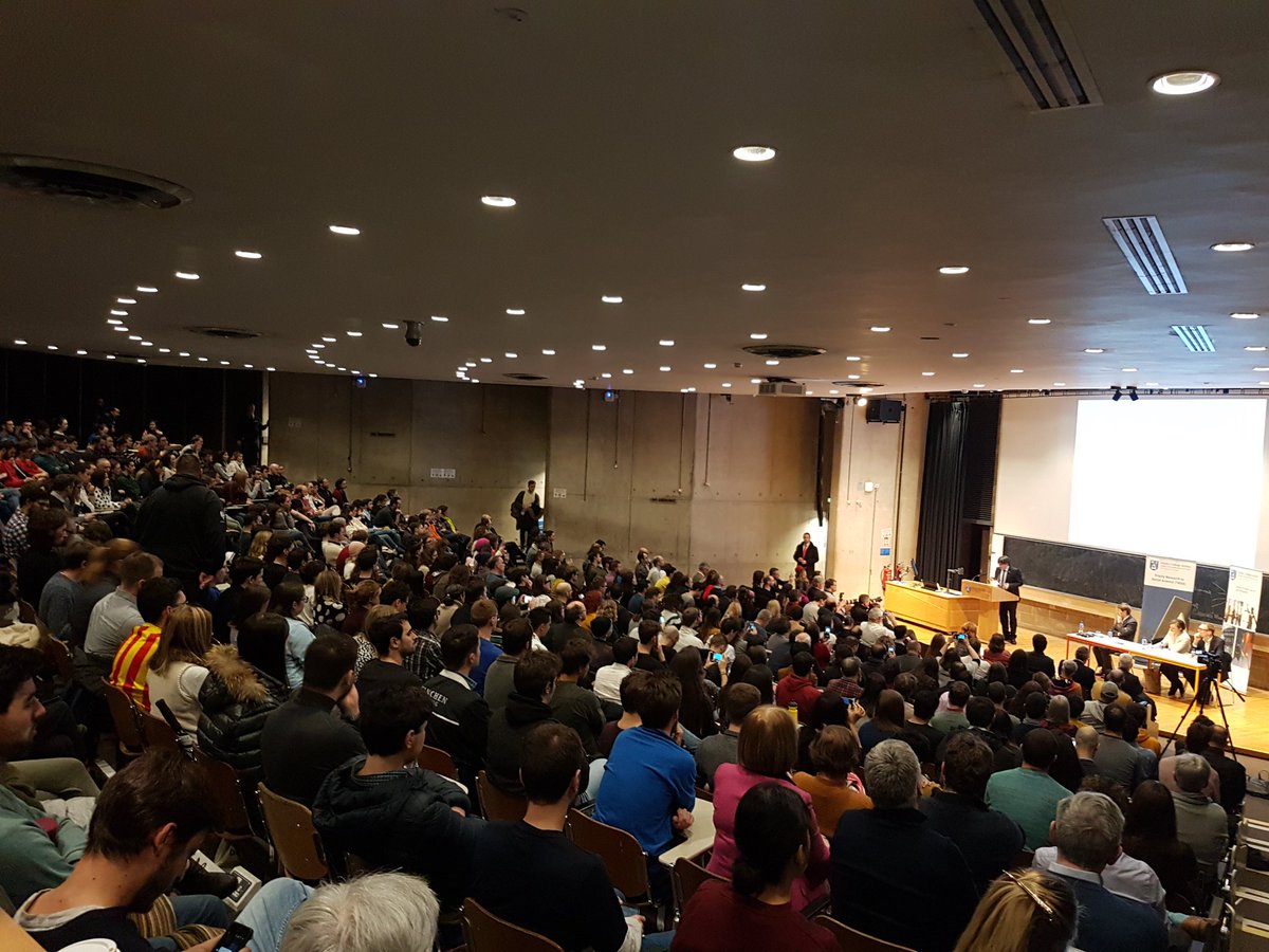 At <a href="/TRiSSTCD/">Trinity Research in Social Sciences</a> &amp; School of Social Sciences &amp; Philosophy  Independence, Nationalism &amp; Democracy event with Catalan politician, Carles Puigdemont <a href="/KRLS/">krls.eth / Carles Puigdemont</a>, Trinity Economist <a href="/MarvinSuesse/">Marvin Suesse</a> &amp; Political Scientists Michelle D’Arcy &amp; Emanuel Coman #TalkIndependence  bit.ly/TalkIndependen…