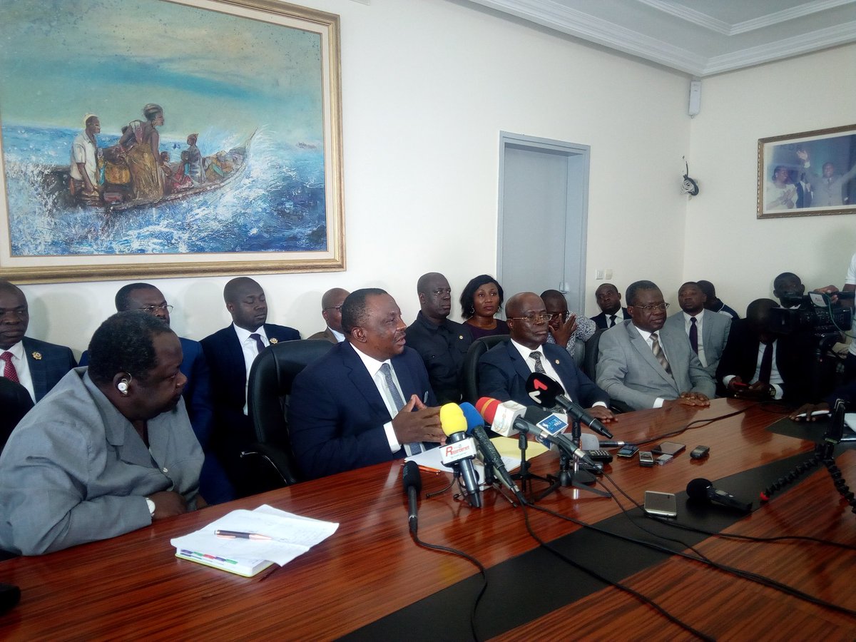 SieleTiemoko's tweet image. Donc le père de la Nation FHB , avait une femme légale et une autre dehors pour avoir des enfants #legitimes et d autres #adultérins 😞😞😞 ehh les héritiers deh 😂😂
@kampbell_mia @LTchapalo @KONATEM64574483 @ohaude1 @fourmimagnan @saraysisqueen