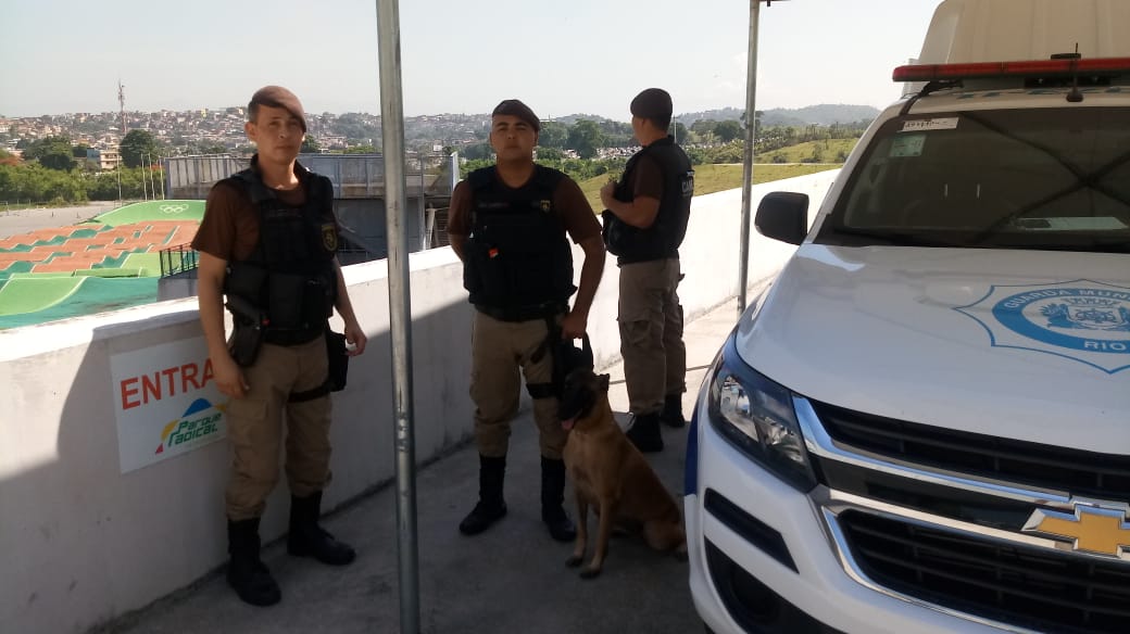 GMRio's tweet photo. Equipe do Grupamento de Cães de Guarda #Canil em patrulhamento no #ParqueRadical de #Deodoro. 

Até o final do verão, o lago artificial ficará aberto das 9h às 16h, de quarta a domingo. Conte sempre com a gente.

#SomosAGuarda https://t.co/KjZfu5FjWQ