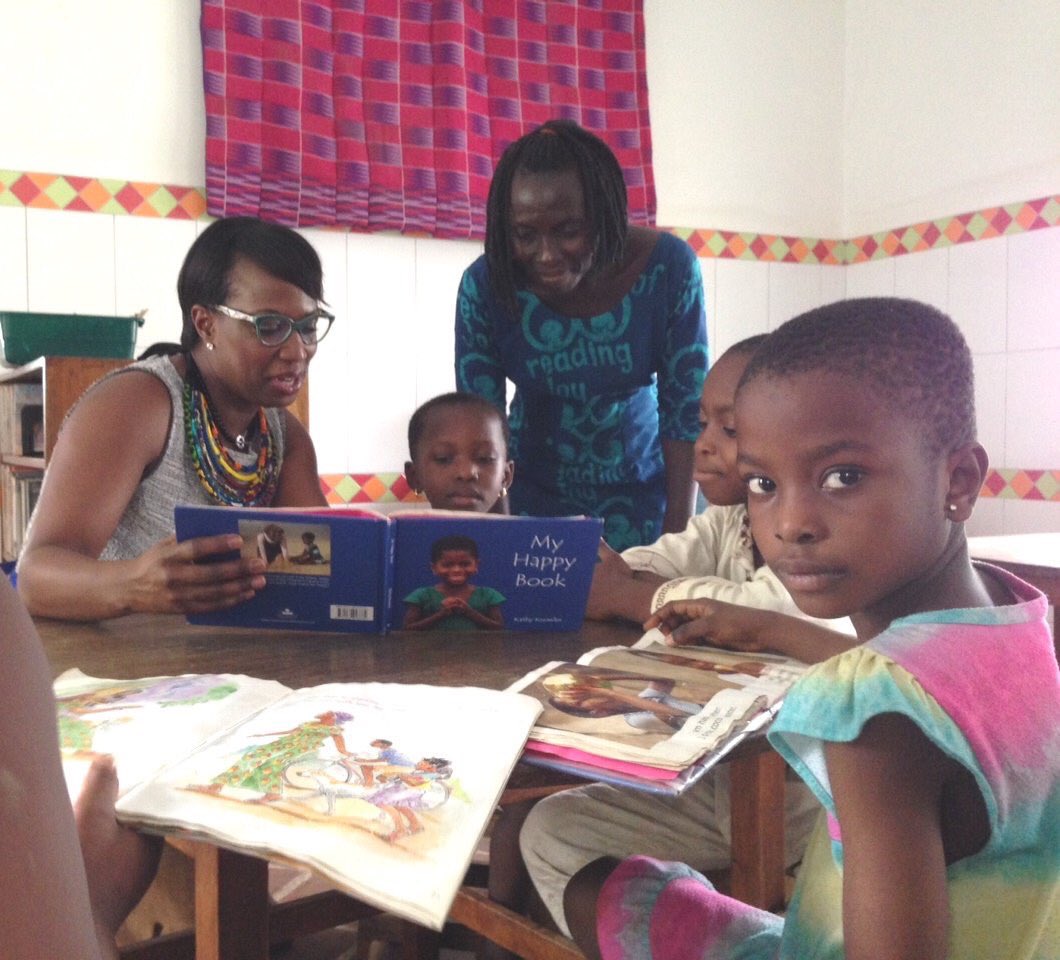iamcelinacc's tweet image. The look on this young lady’s face, while visiting a library started by 🇨🇦 Kathy Knowles in #Ghana, is everything! She represents what education &amp;amp; gender equity can bring to women &amp;amp; girls everywhere - a bright &amp;amp; promising future! She is the reason why I am #DevInspired #IDW2019